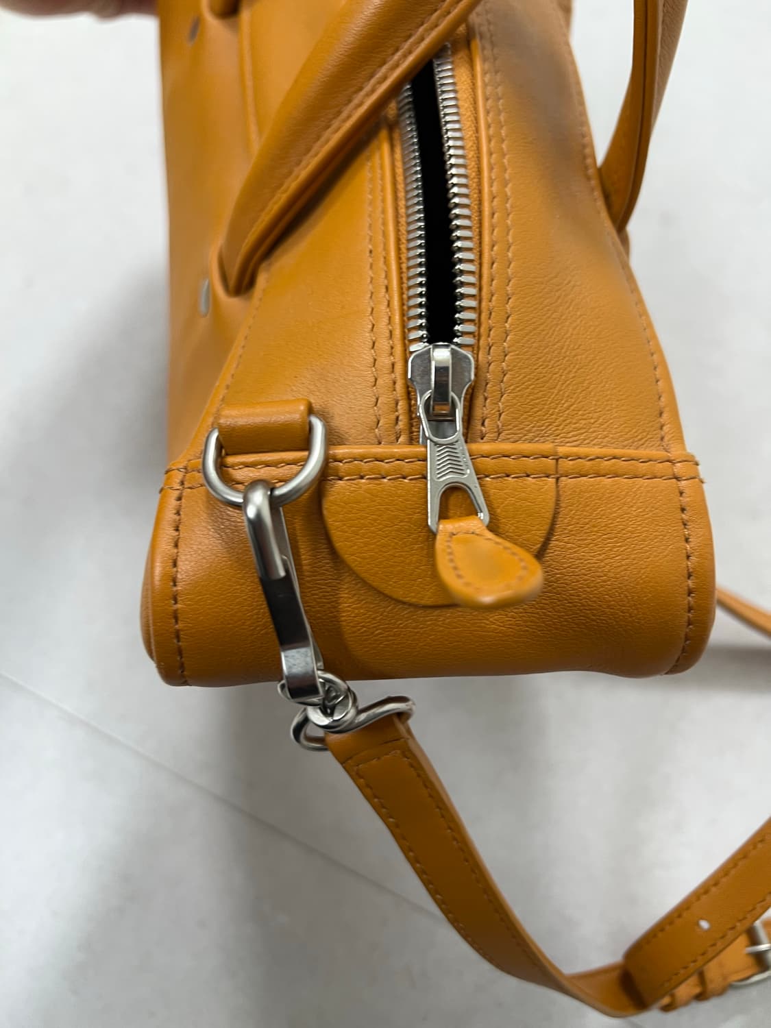 발렌시아가 트라이앵글 백 상품이미지5