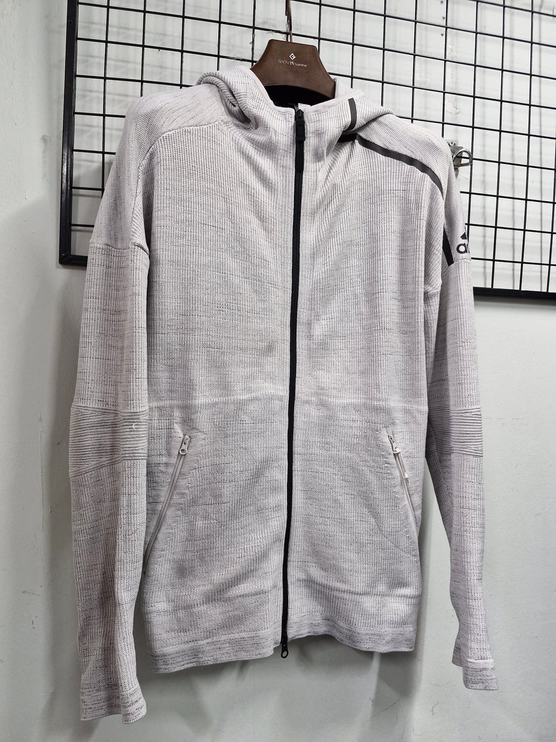 100L 아디다스 ZNE 니트 후드 집업. 상품이미지2