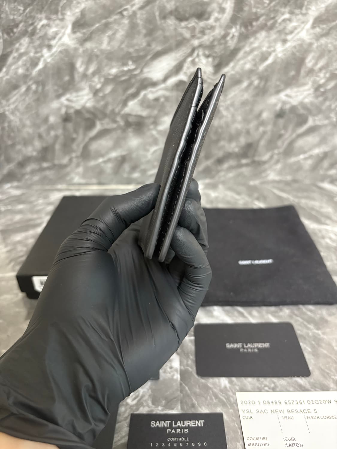 입생로랑 파리 그랑 뜨 뿌드르 레더 반지갑 상품이미지6