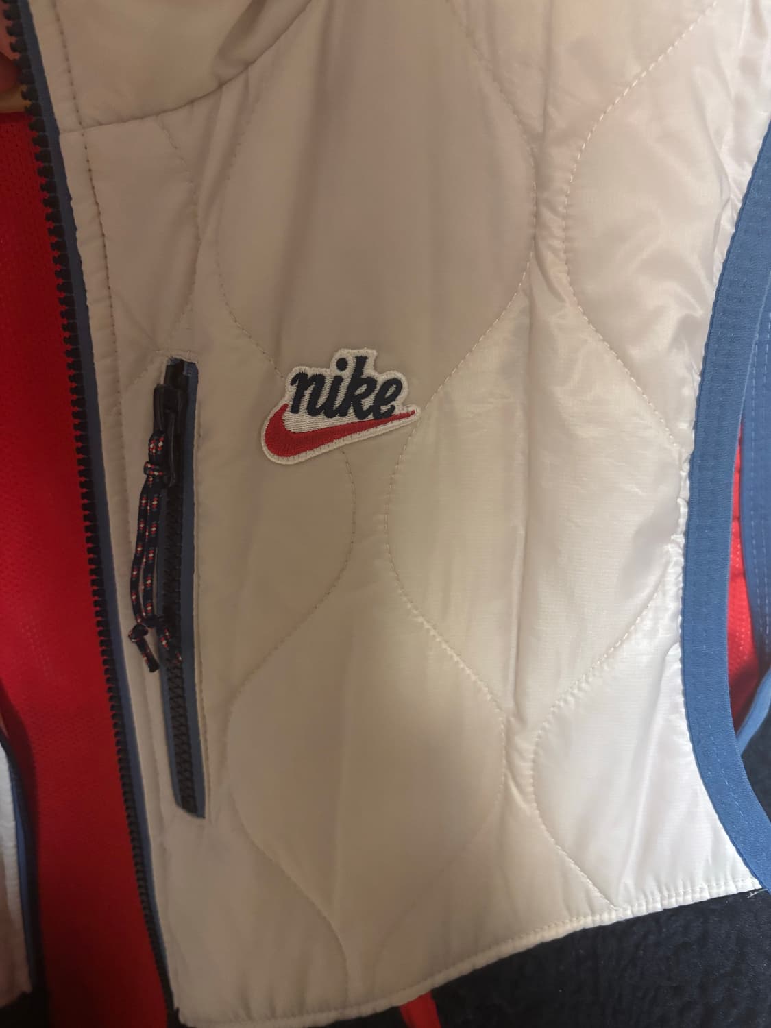 [서울 직거래] 나이키 뽀글이 퀼팅 조끼 L 상품이미지4