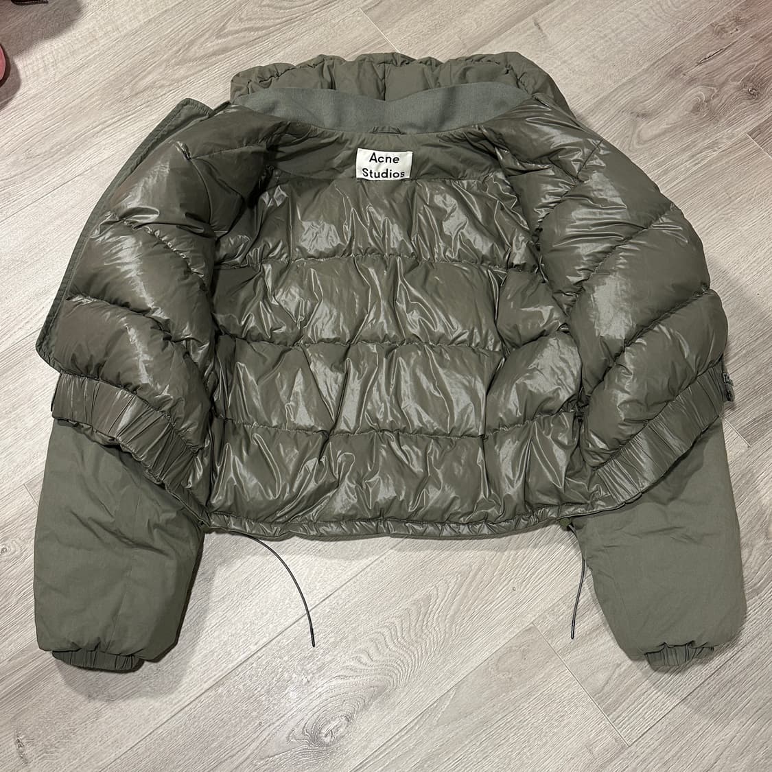 아크네 스튜디오 하이넥 크롭 패딩 카키 상품이미지5