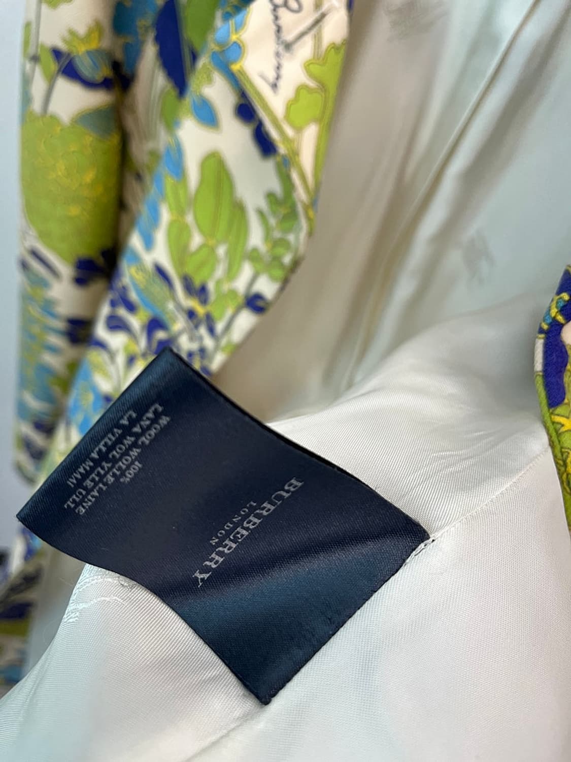 여) 버버리 이태리 플로럴 코트 상품이미지7