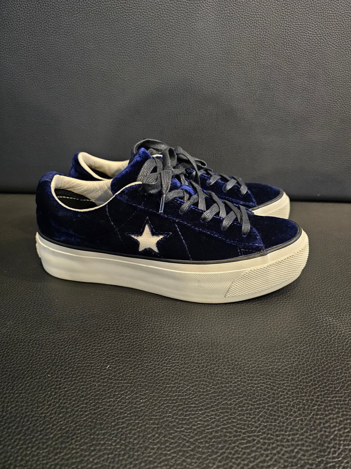 컨버스 원스타 벨벳 블랙 스니커즈 상품이미지1