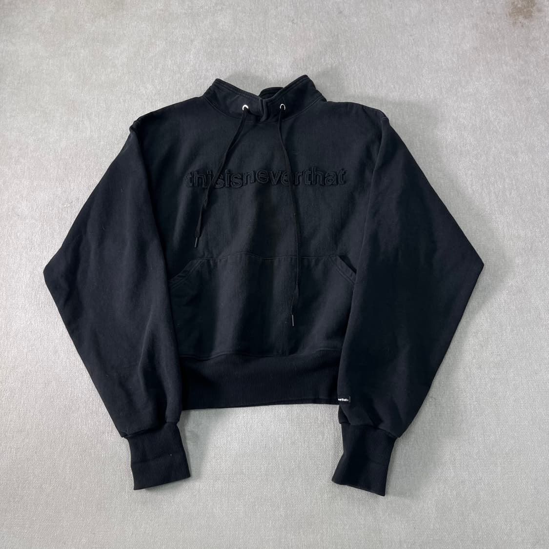 100 디스이즈네버댓 자수로고 카라 맨투맨 상품이미지1