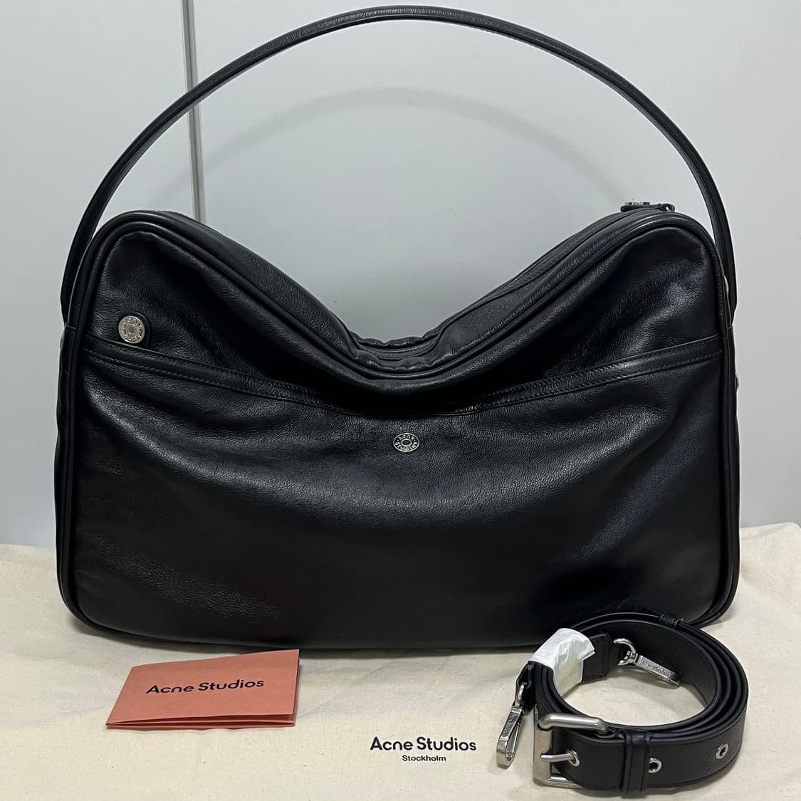 아크네스튜디오 25fw 카메로백 라지/블랙 상품이미지3