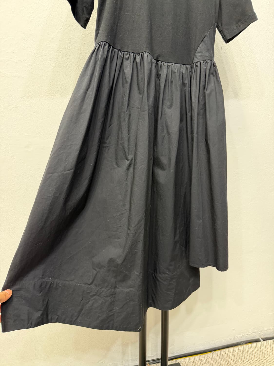 정품) COS 코스 신형 블랙 셔링 반팔 원피스 XS 상품이미지4