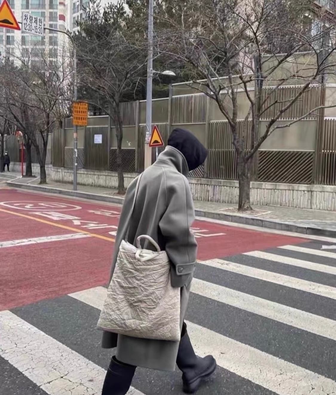 아워레가시 크링클 필로우 토트 백 상품이미지1