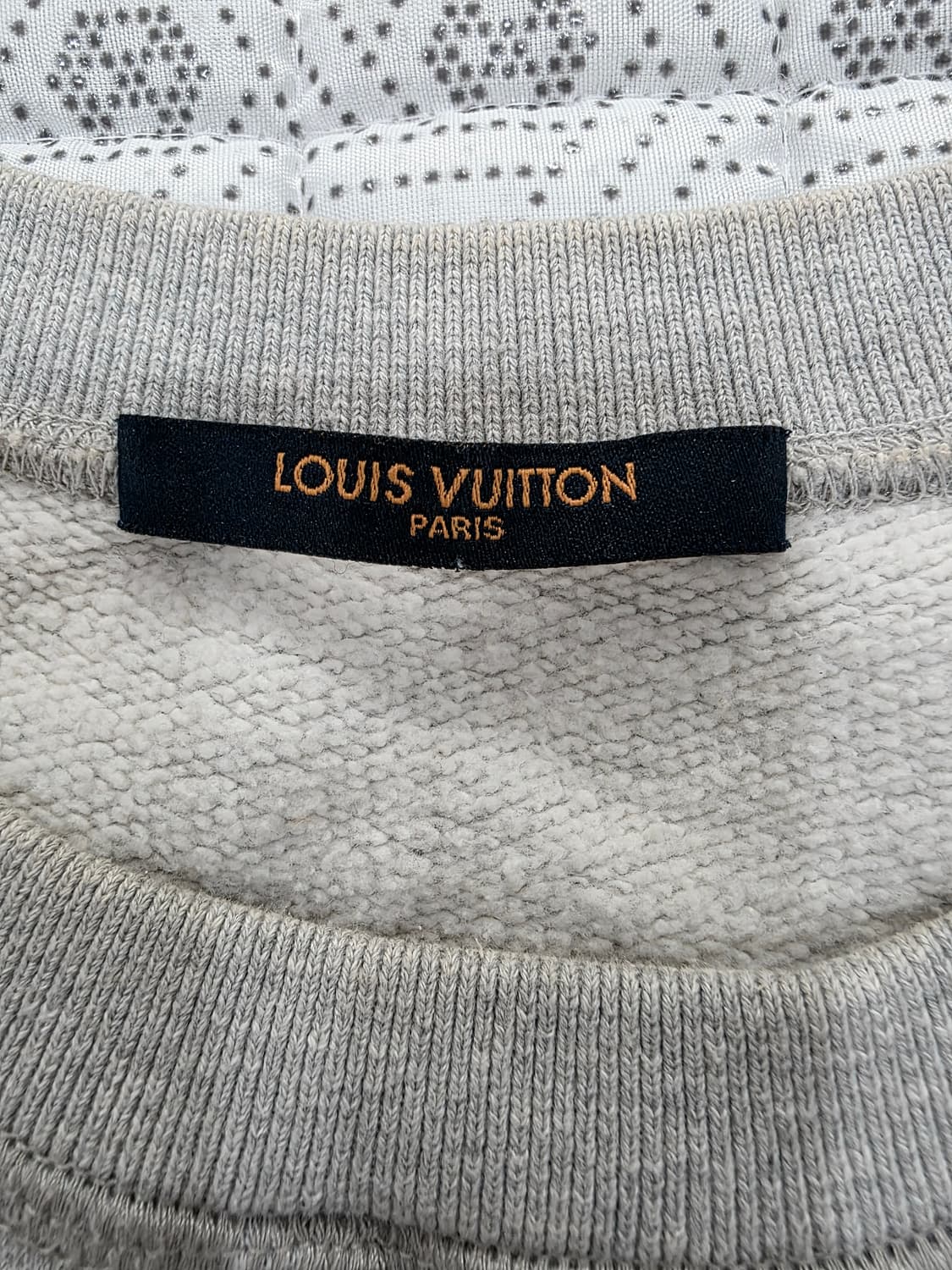 정품 루이비통 업사이드다운 형광 로고 맨투맨 100 상품이미지5