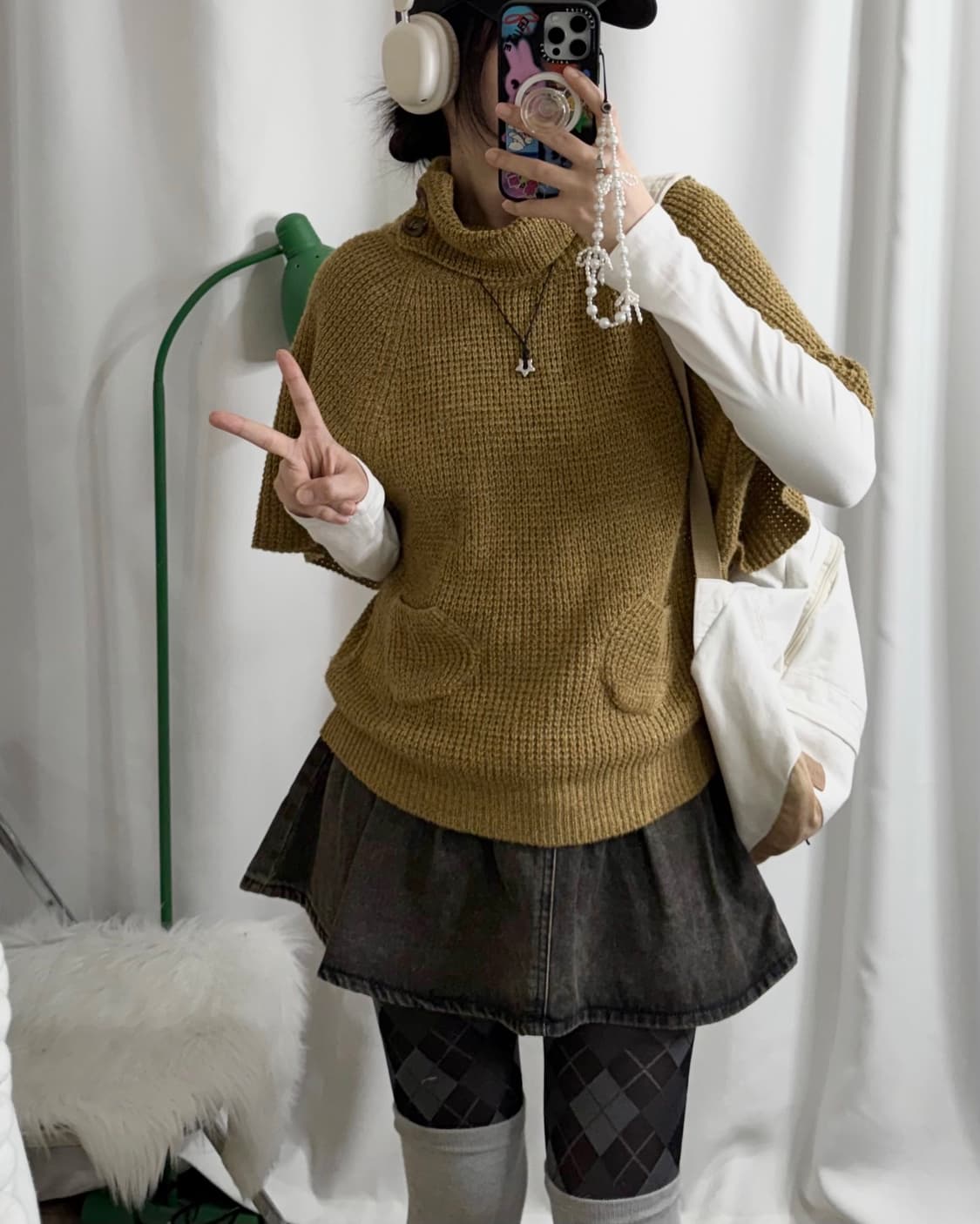 카멜 터틀넥 버튼 케이프 니트 상품이미지2