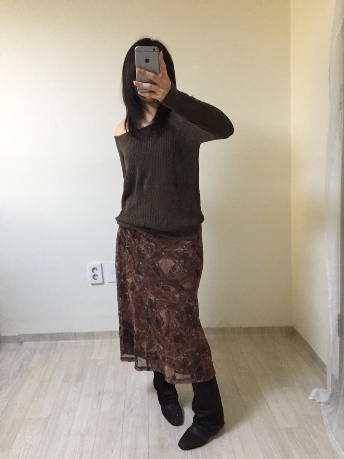 464. khaki deep U-neck knit 상품이미지5
