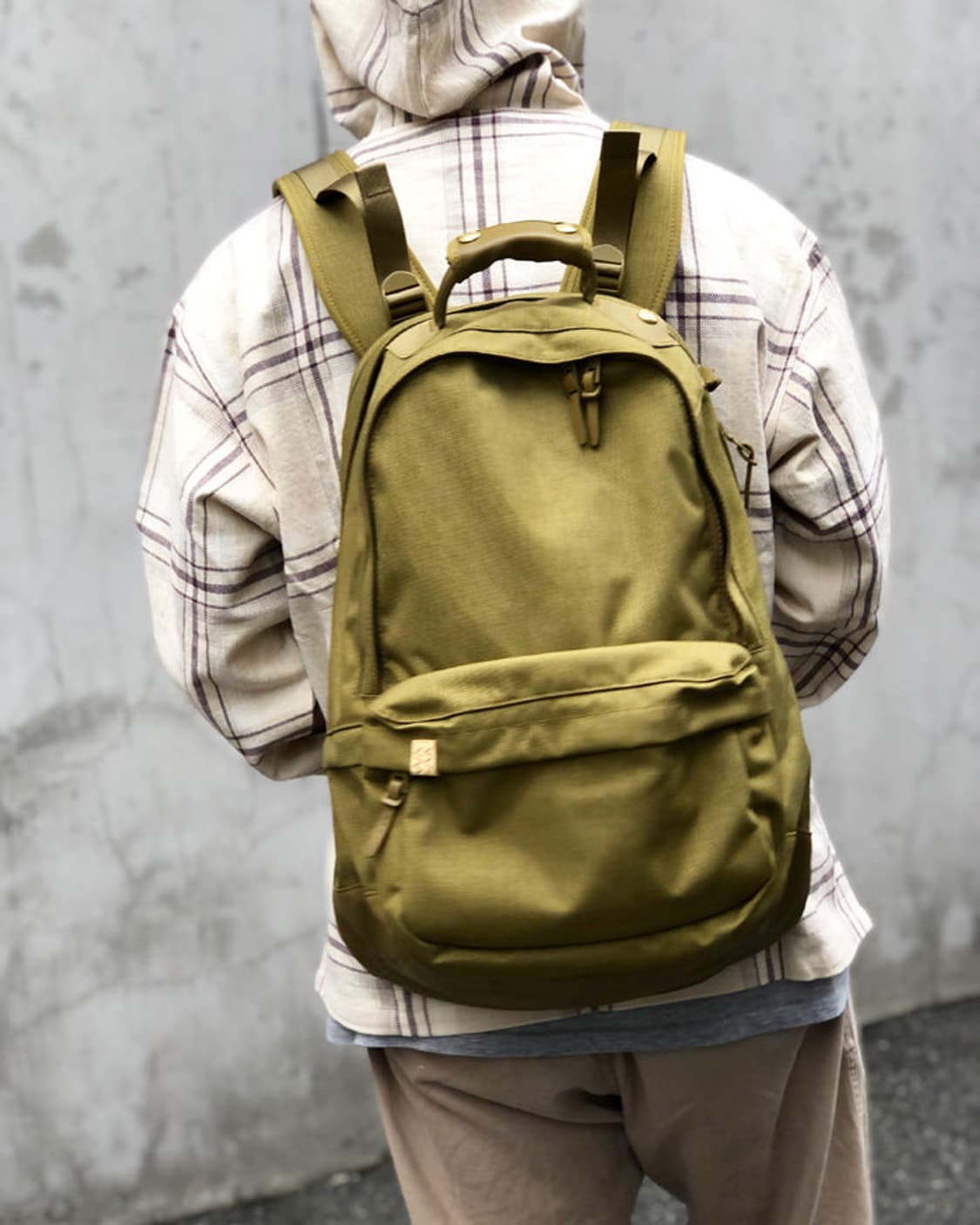 비즈빔 코듀라 백팩 가방 22L 카키 컬러 상품이미지2