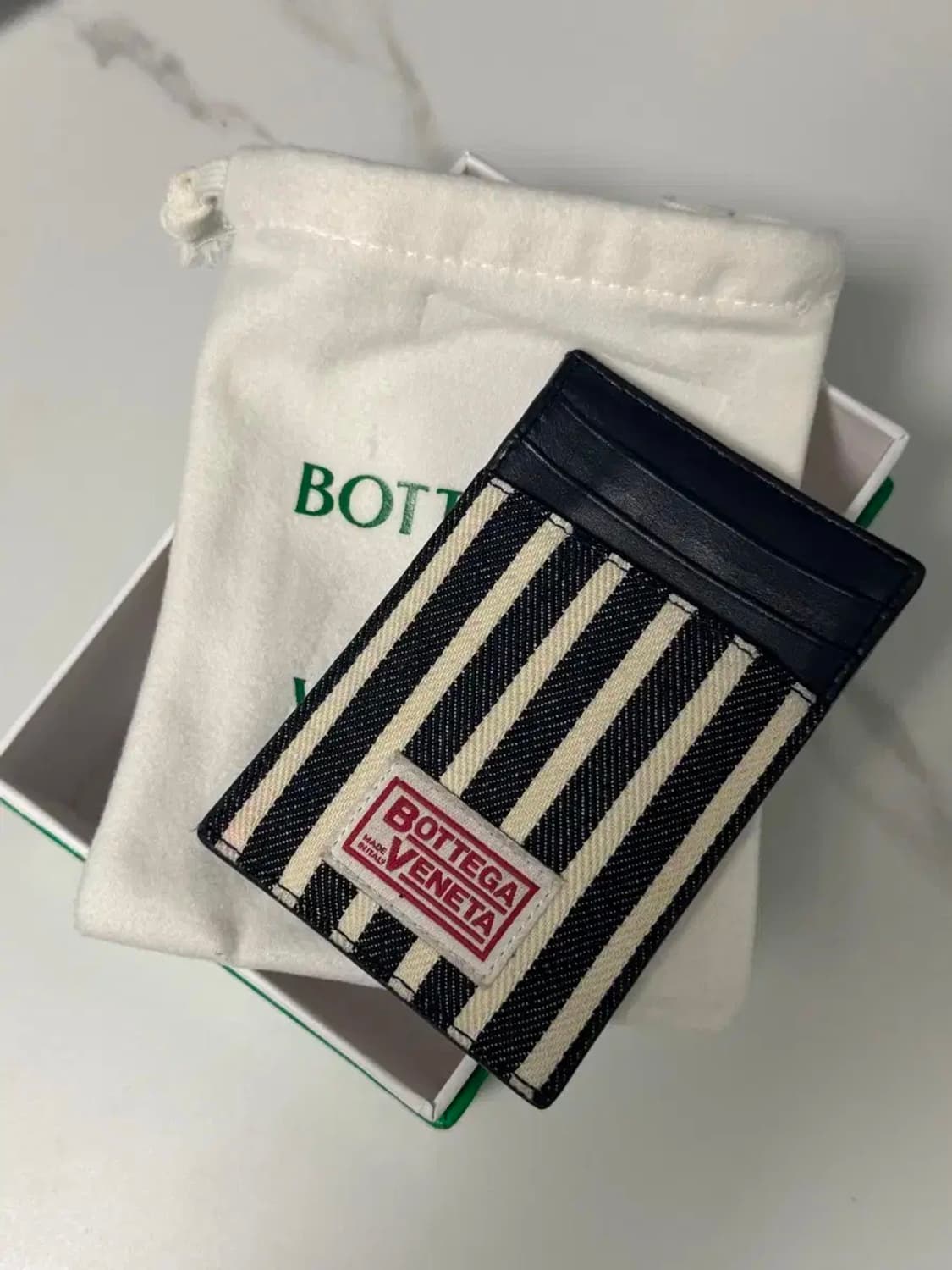 [정품] 보테가베네타 오시코시 데님 인트레치아토 여권 케이스 상품이미지1