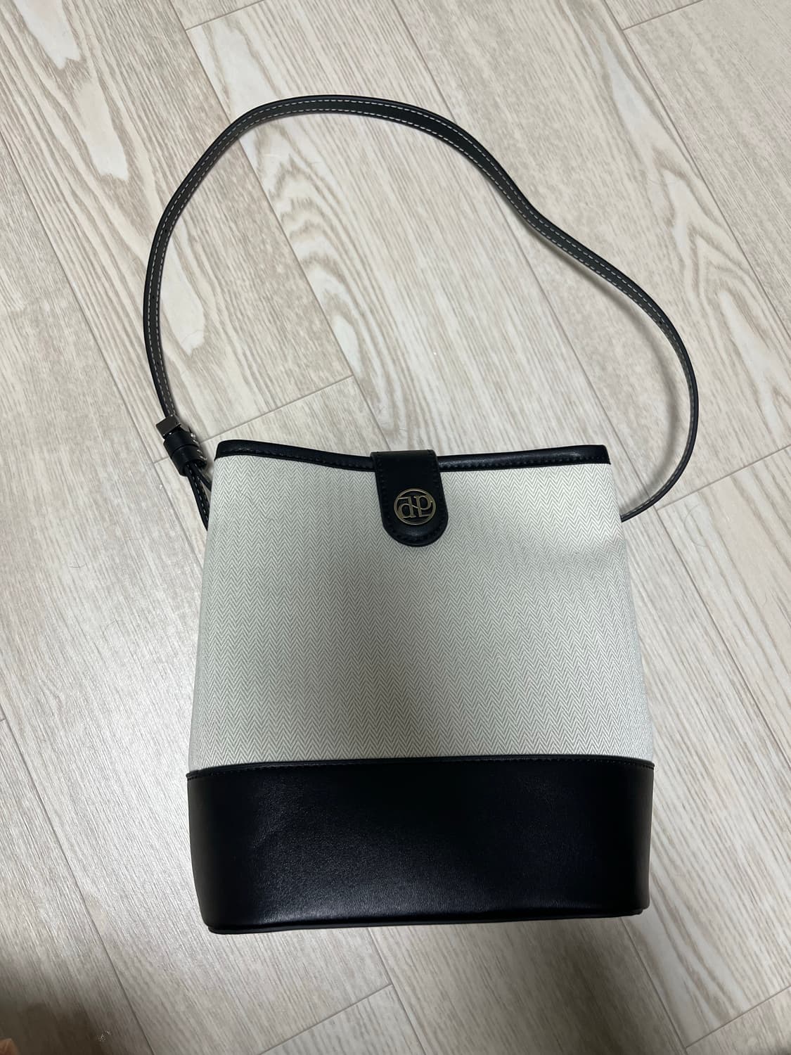 드파운드 타운 버킷백 새상품급 상품이미지2