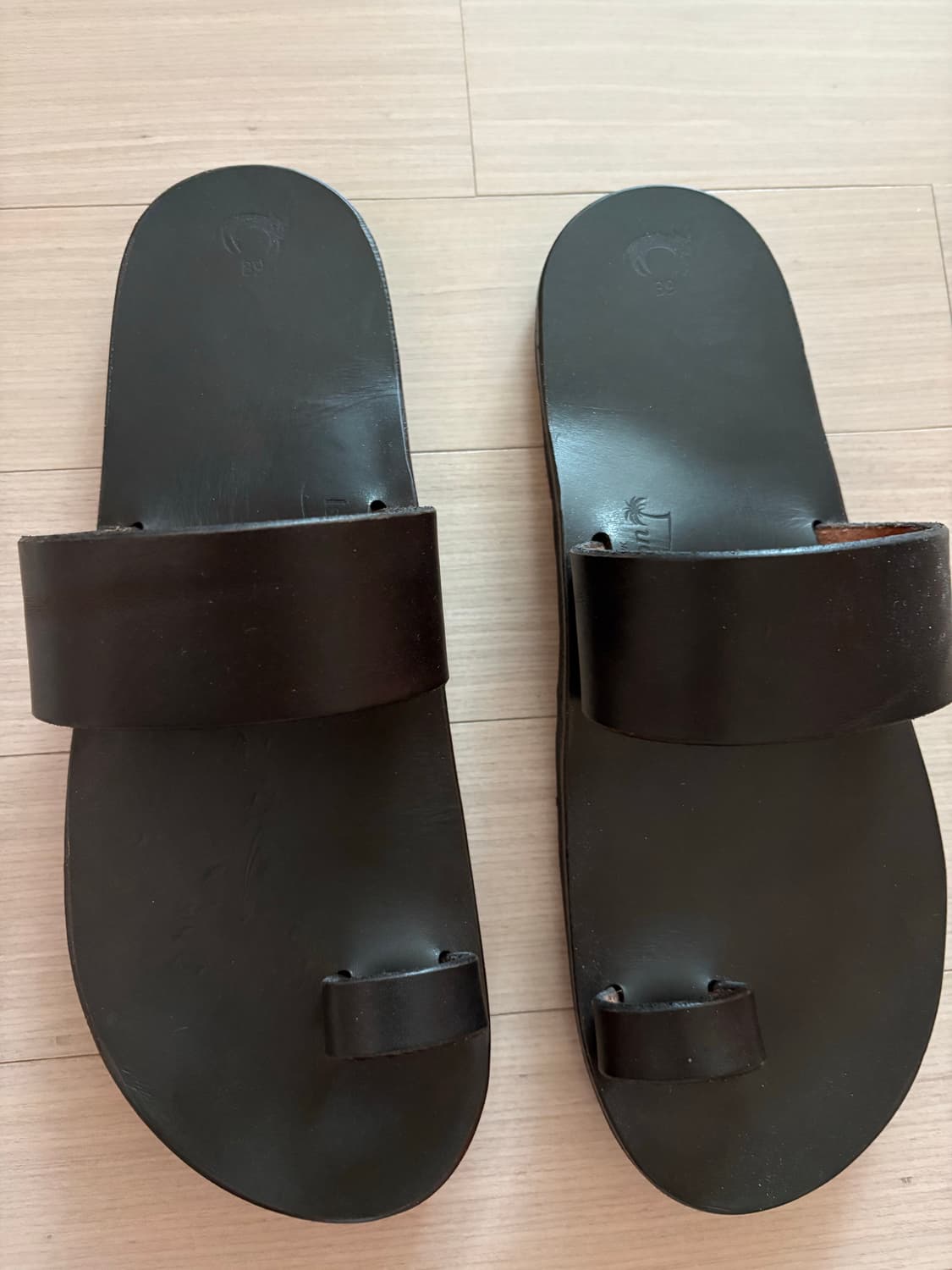 크리스타세야 쥬타뉴먼 협업 샌들 상품이미지3