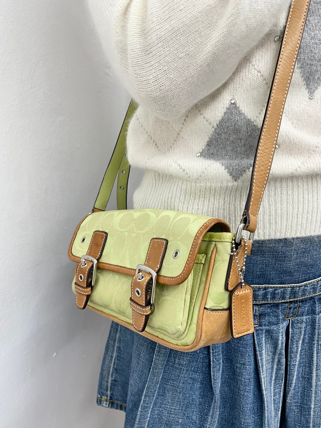 페어리 라임 코치 자카드 버클 크로스백 *레어 상품이미지4