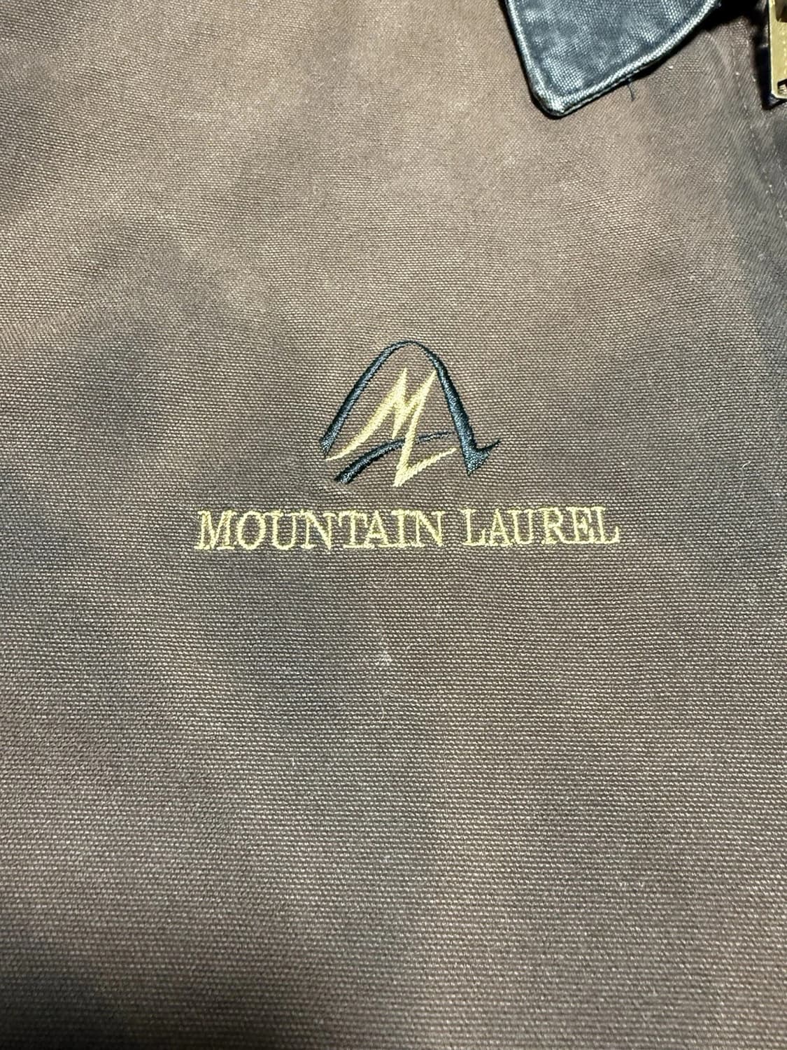 칼하트 J97 디트로이트 마운틴 로럴 커스텀 자켓 다크브라운 상품이미지3