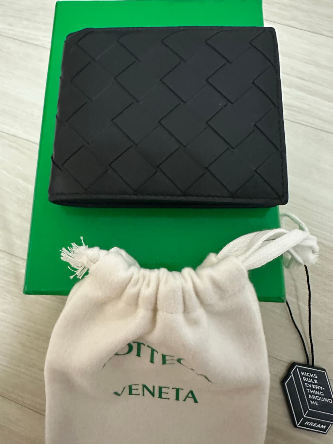 보테가 베네타 인트레치아토 블랙 반지갑 상품이미지2