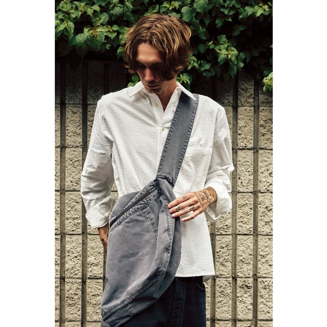 NO MAINTENANCE  SLING BAG (CHARCOAL) 상품이미지4
