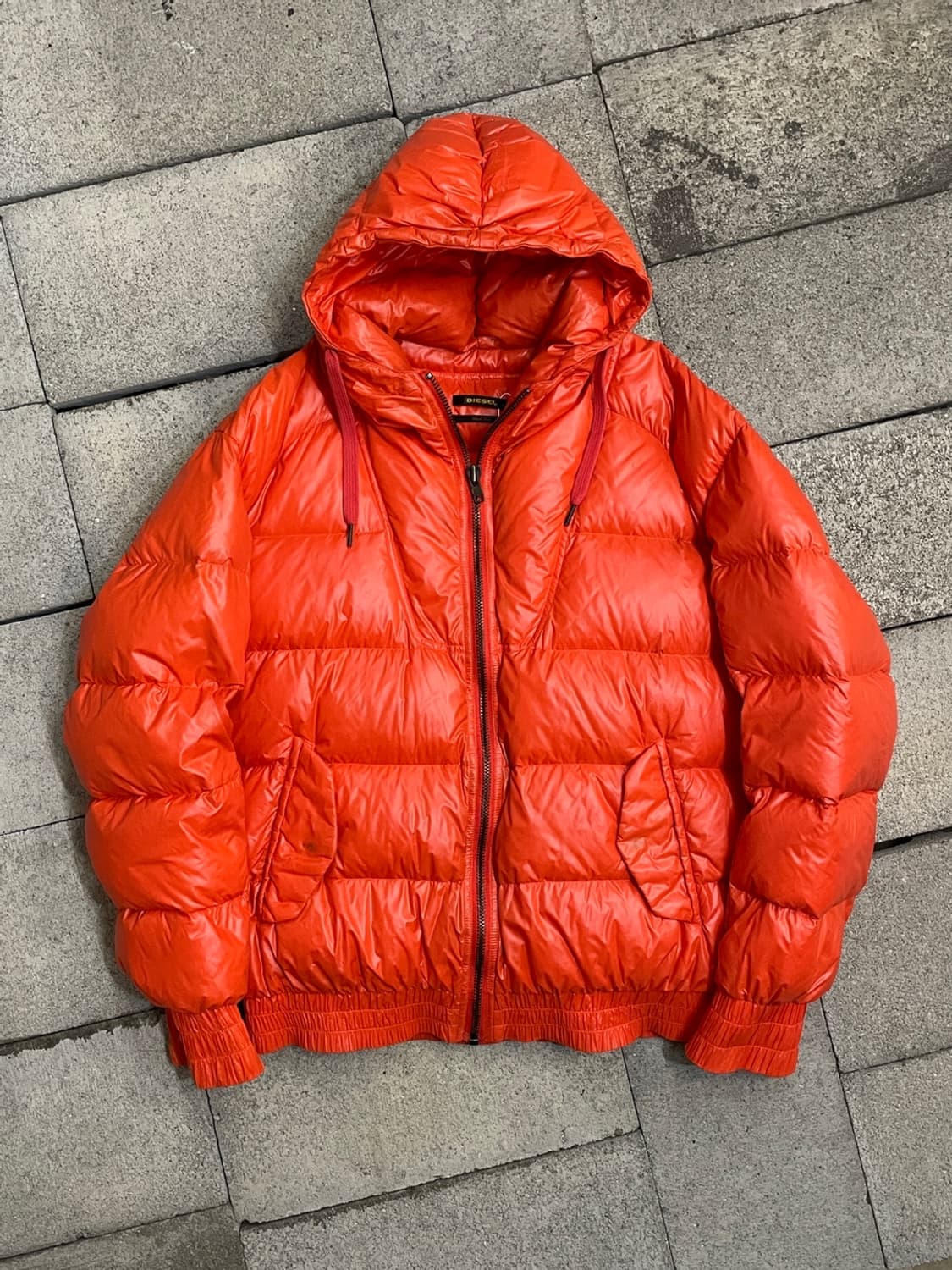 디젤 블랙 골드 라인 글로시 패딩 상품이미지1