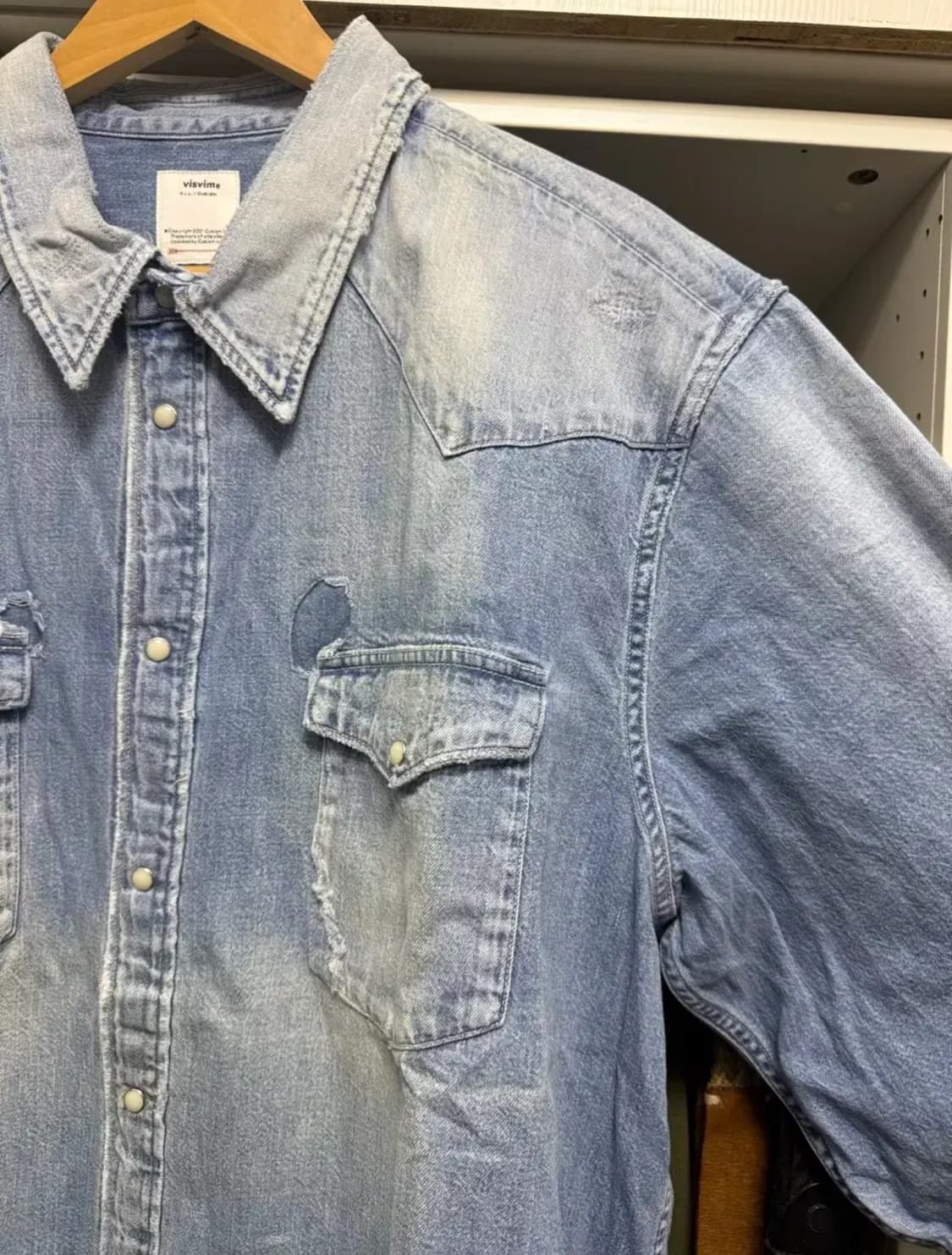 [4]비즈빔 24SS 소셜 스컬프처 데님 셔츠 크래쉬 상품이미지4