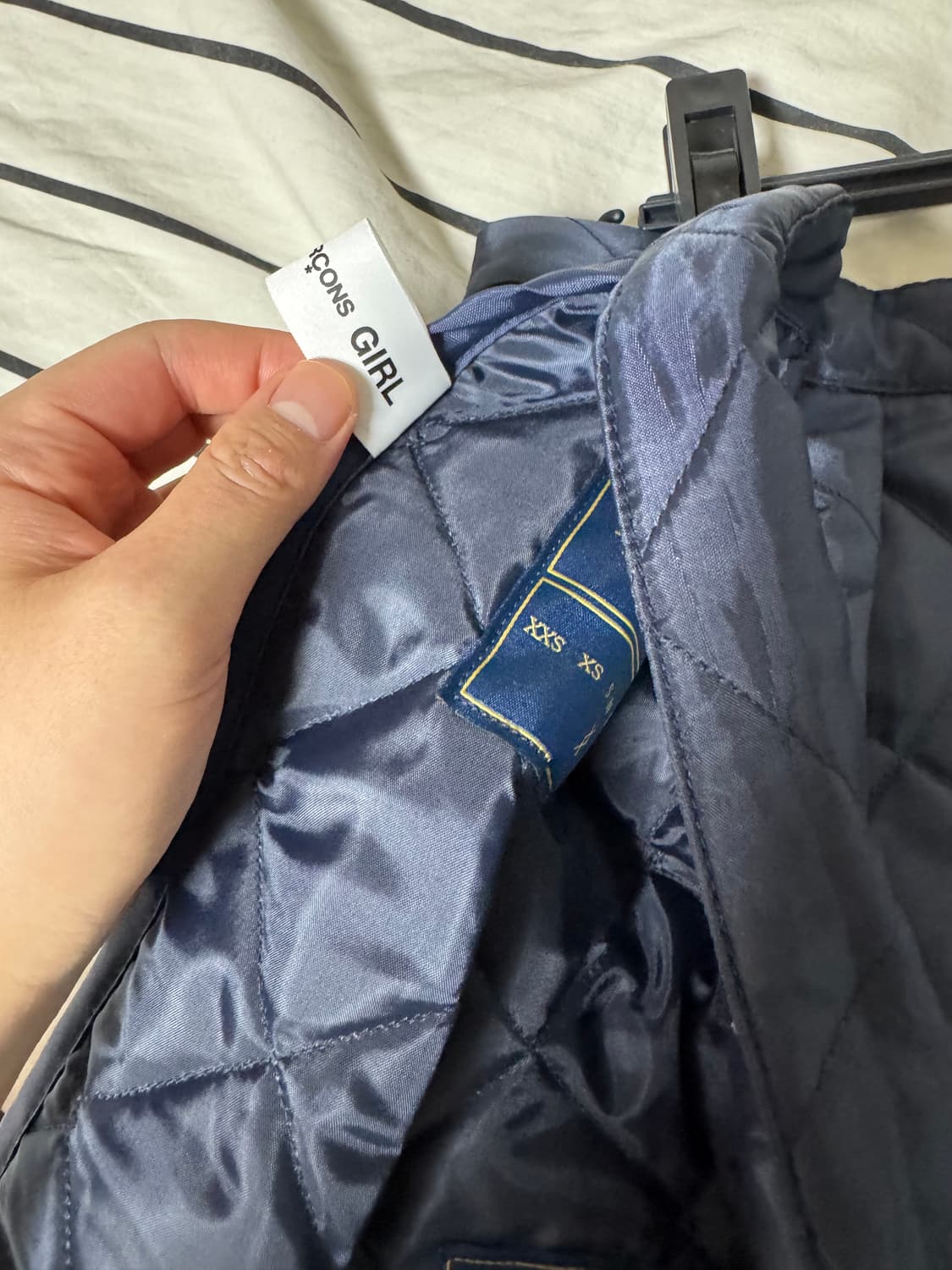 꼼데가르송 걸 X LAVENHAM 24AW 패딩 에이프론 (네이비) 상품이미지3