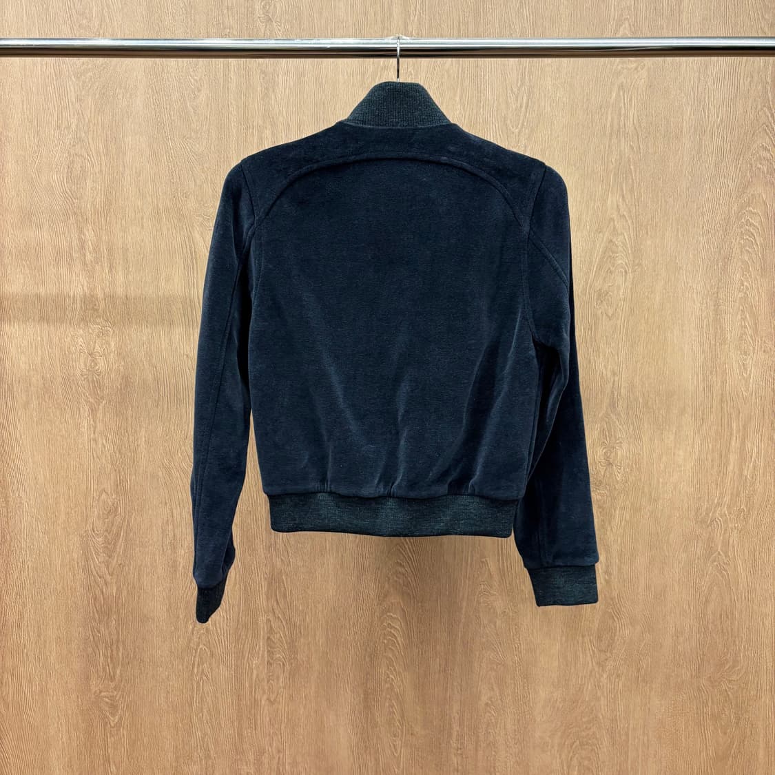 랑방 하이넥 집업 자켓 클래식 미니멀 벨벳 원단 니트 시보리 디테일 블랙 상품이미지3