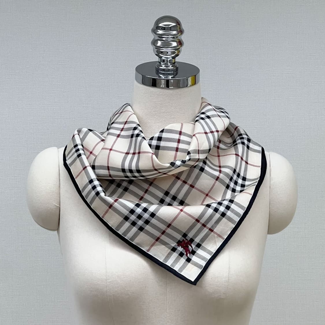 (새상품) burberry /버버리 쁘띠스카프 손수건 상품이미지6