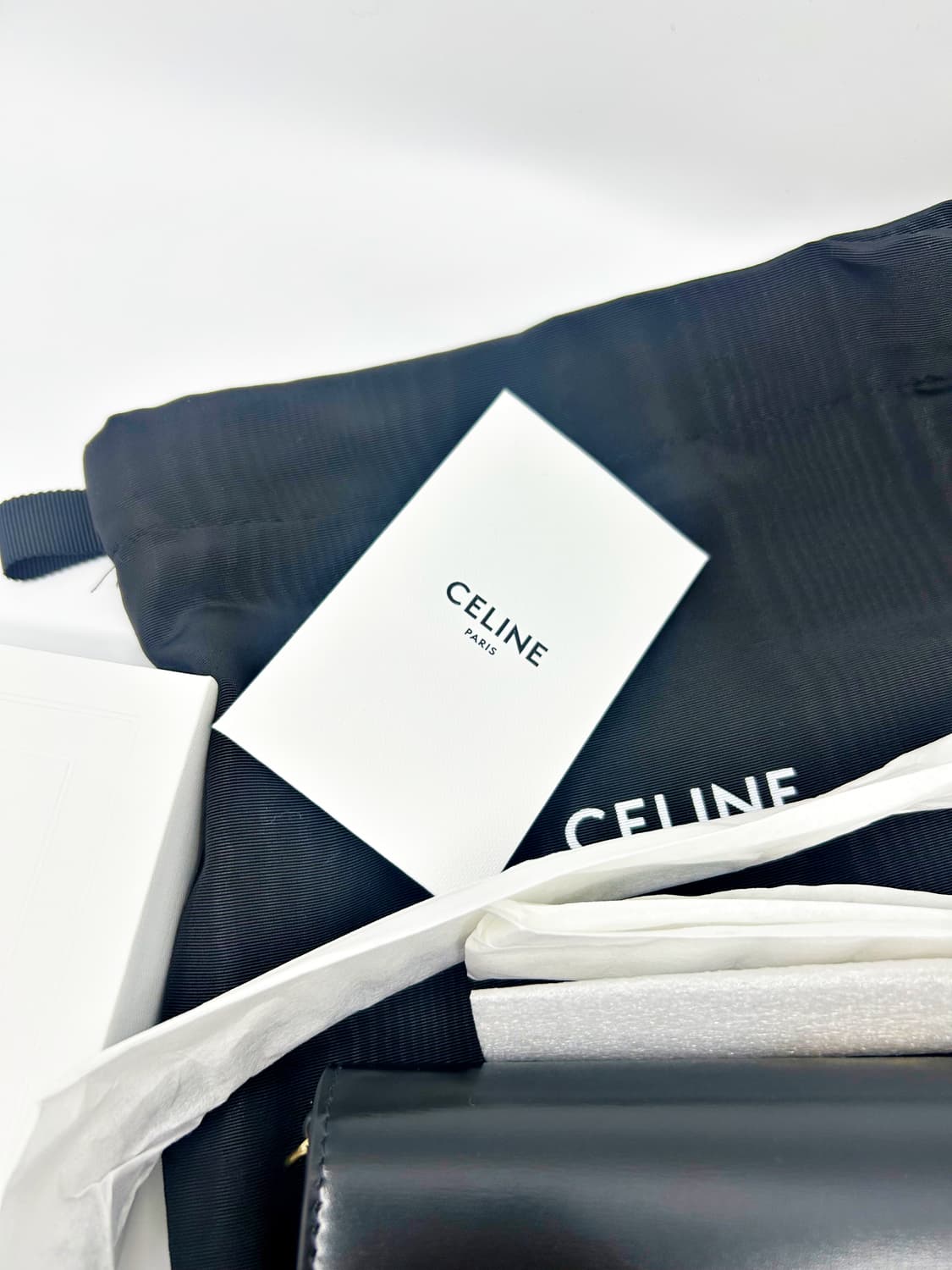 셀린느 멀티 포쉐트 샤이니 카프스킨 블랙 10L973GCH 38NO 상품이미지5