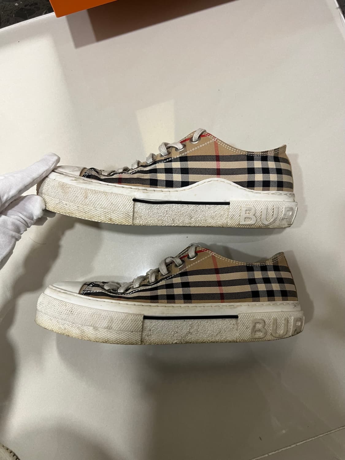 [40.5] 버버리 체크 스니커즈 상품이미지3