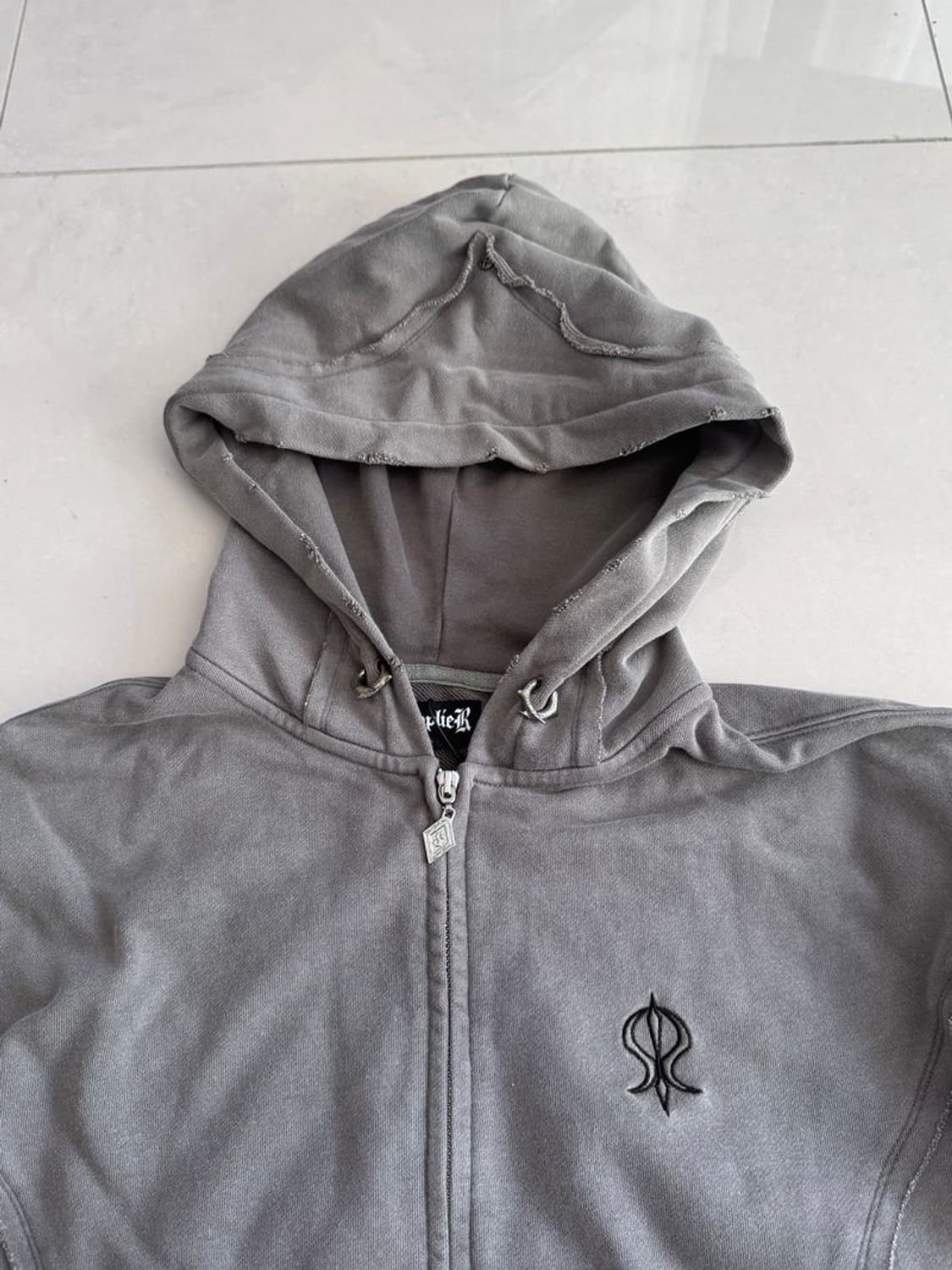PIERCED ZIP HOODIE 스위칭 피어싱 지퍼 후드 V2 상품이미지5