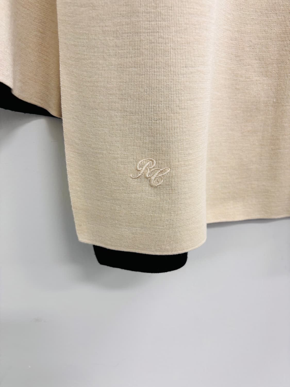 렉토(RECTO) 백 컬러 블록 니트 롱 탑 블랙 & 베이지  상품이미지3