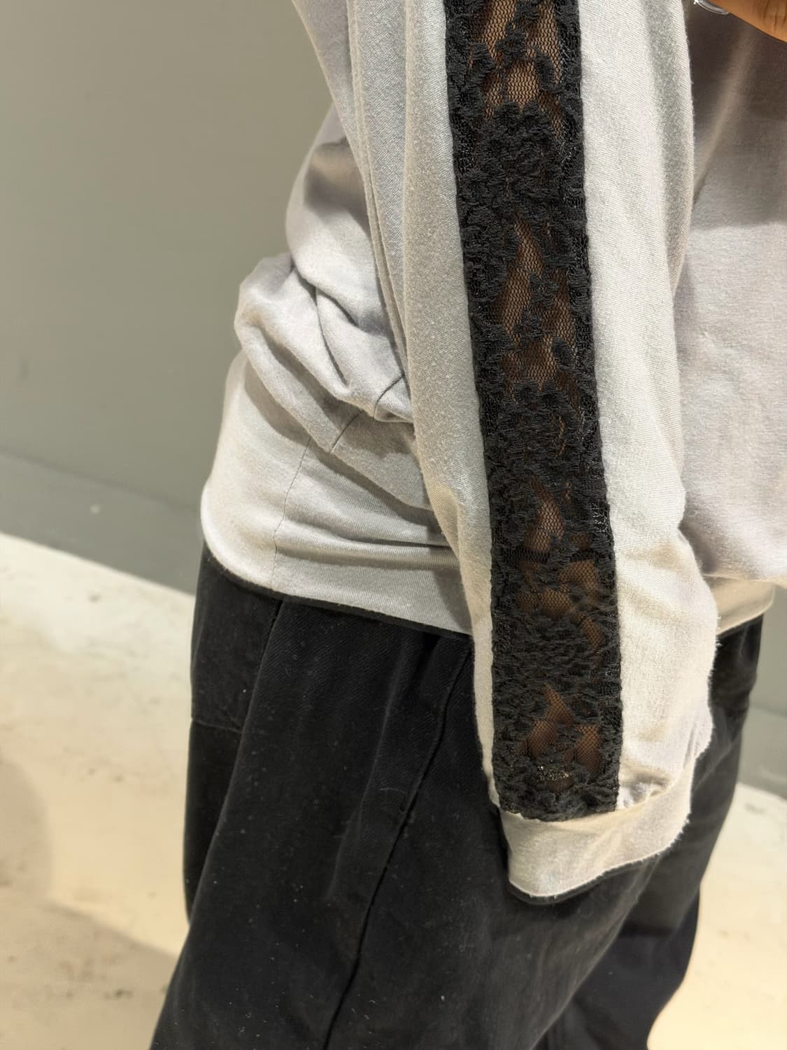 lace line detail v-neck sleeve & ops 상품이미지4