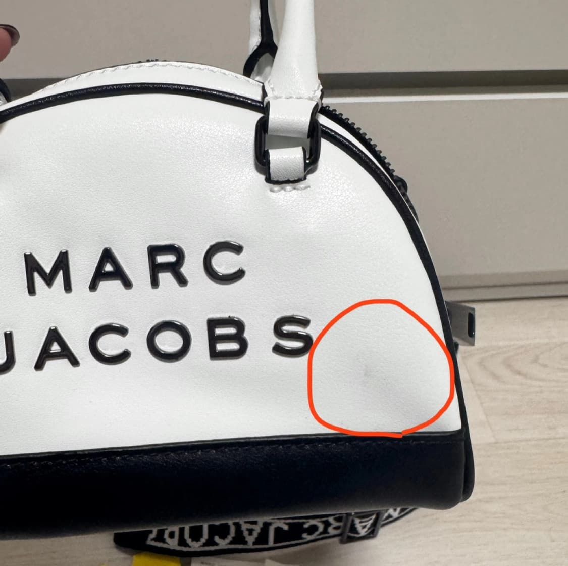 마크제이콥스 스몰 돔 볼링 크로스백 상품이미지4