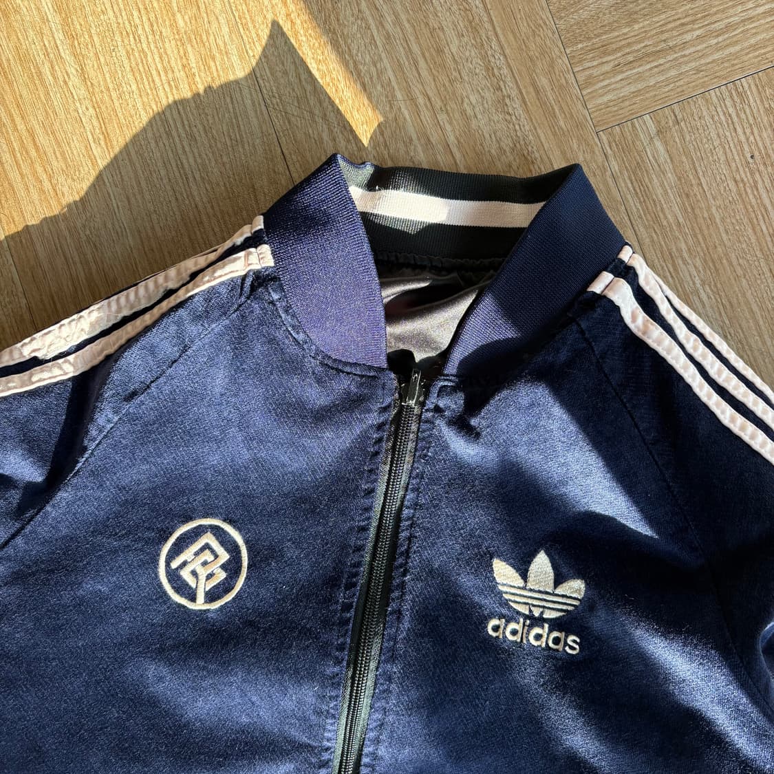 Adidas x Rita Ora 리버시블 벨벳 아시안 수베니어 자켓 상품이미지4