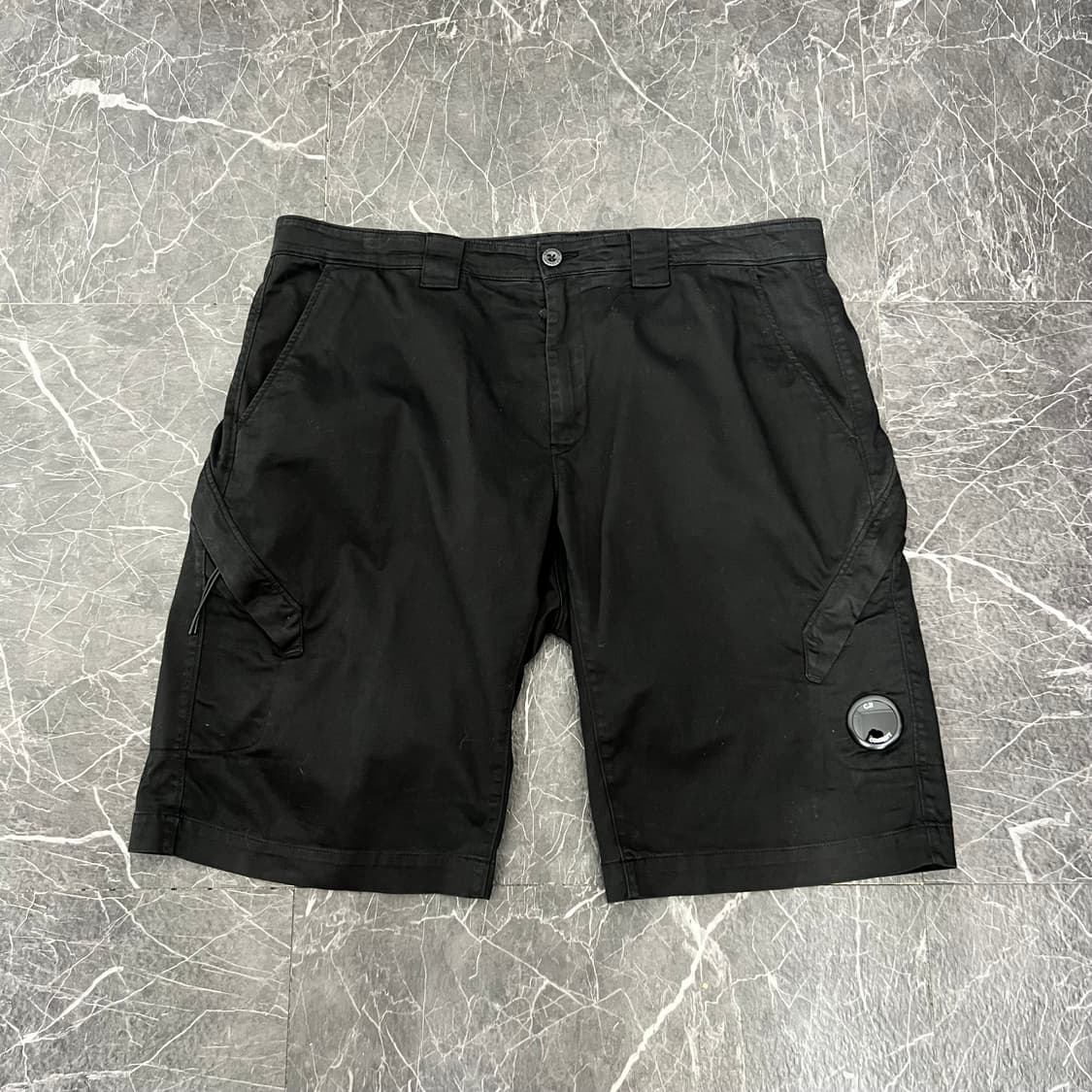 C.P COMPANY 렌즈 테크니컬 지퍼 하프팬츠 상품이미지4