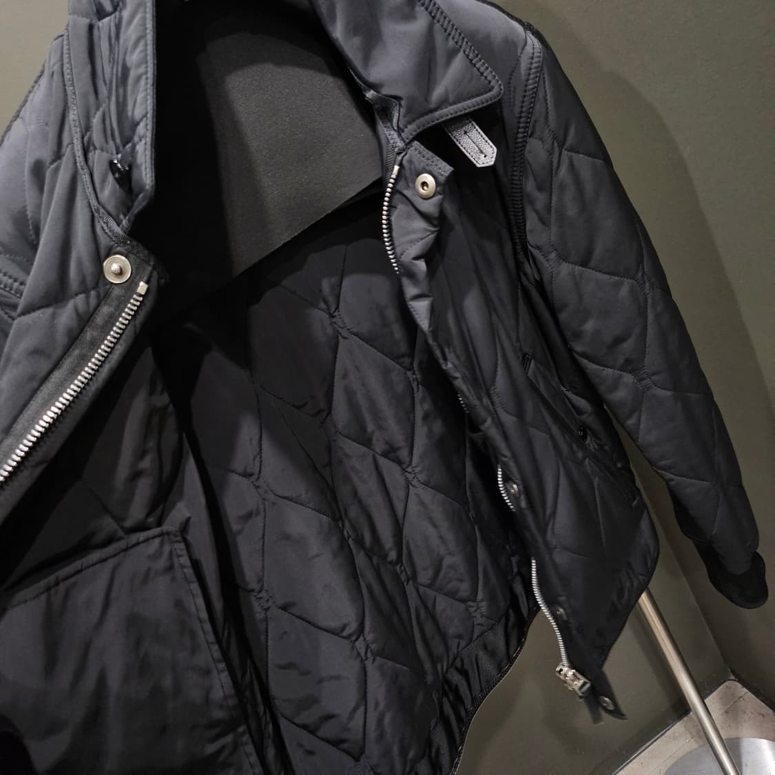 톰포드 시어링 레더트리밍 퀄팅 보머자켓 상품이미지10