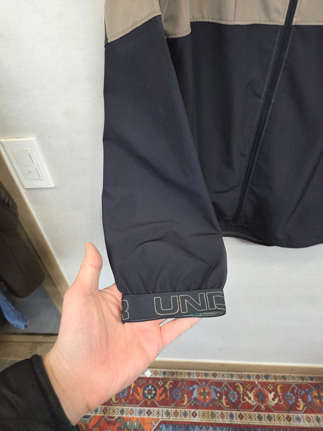 언더아머 배색 바람막이 경량 후드자켓 xxl 상품이미지5