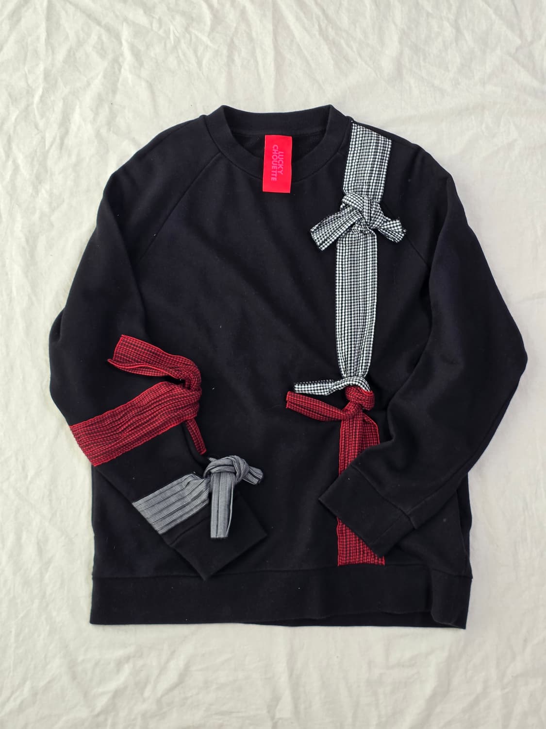 LUCKY CHOUETTE 럭키슈에뜨 리본 오버핏 맨투맨 상품이미지1