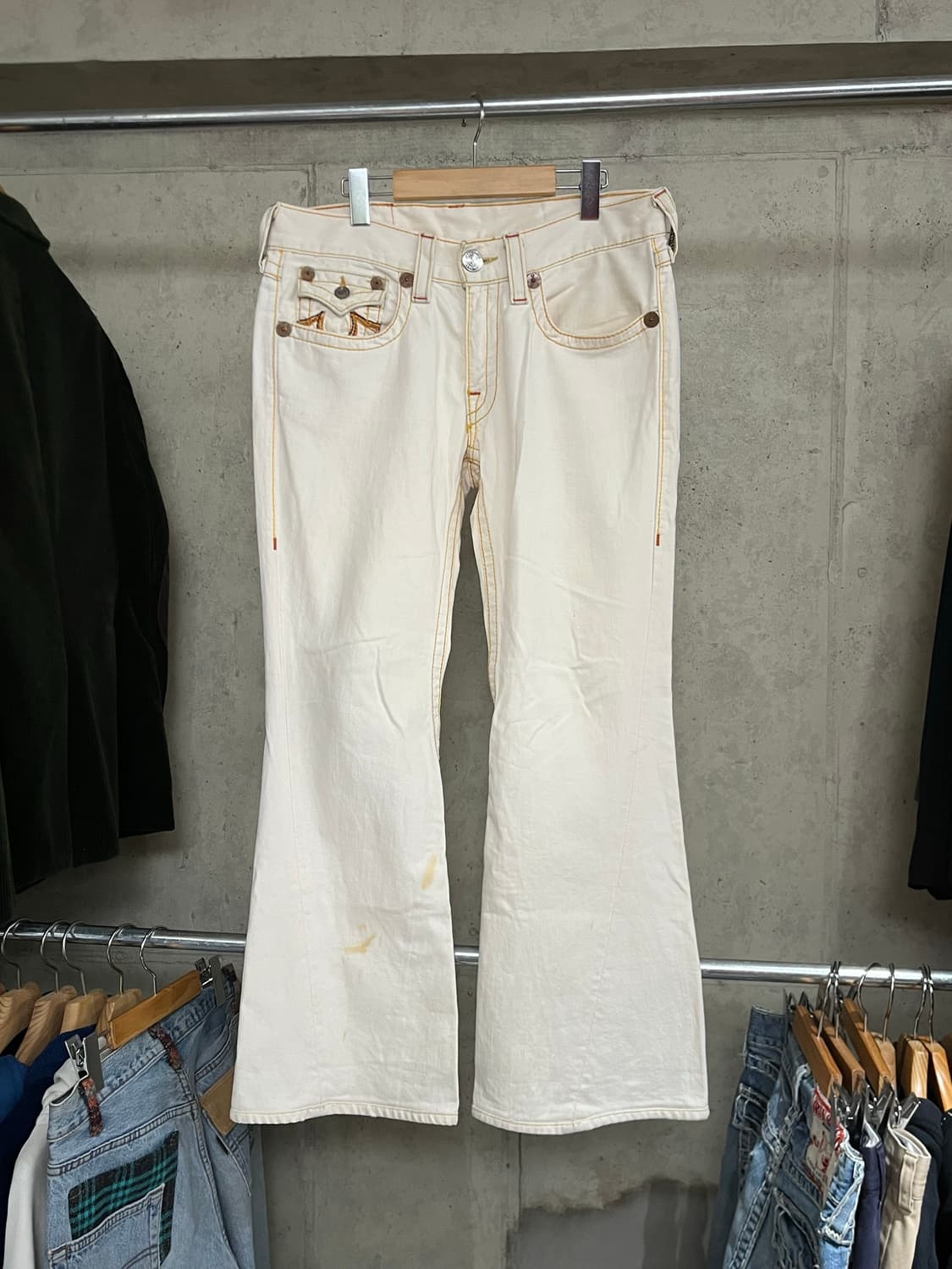 TRUE RELIGION FLARE DENIM PANTS 상품이미지4