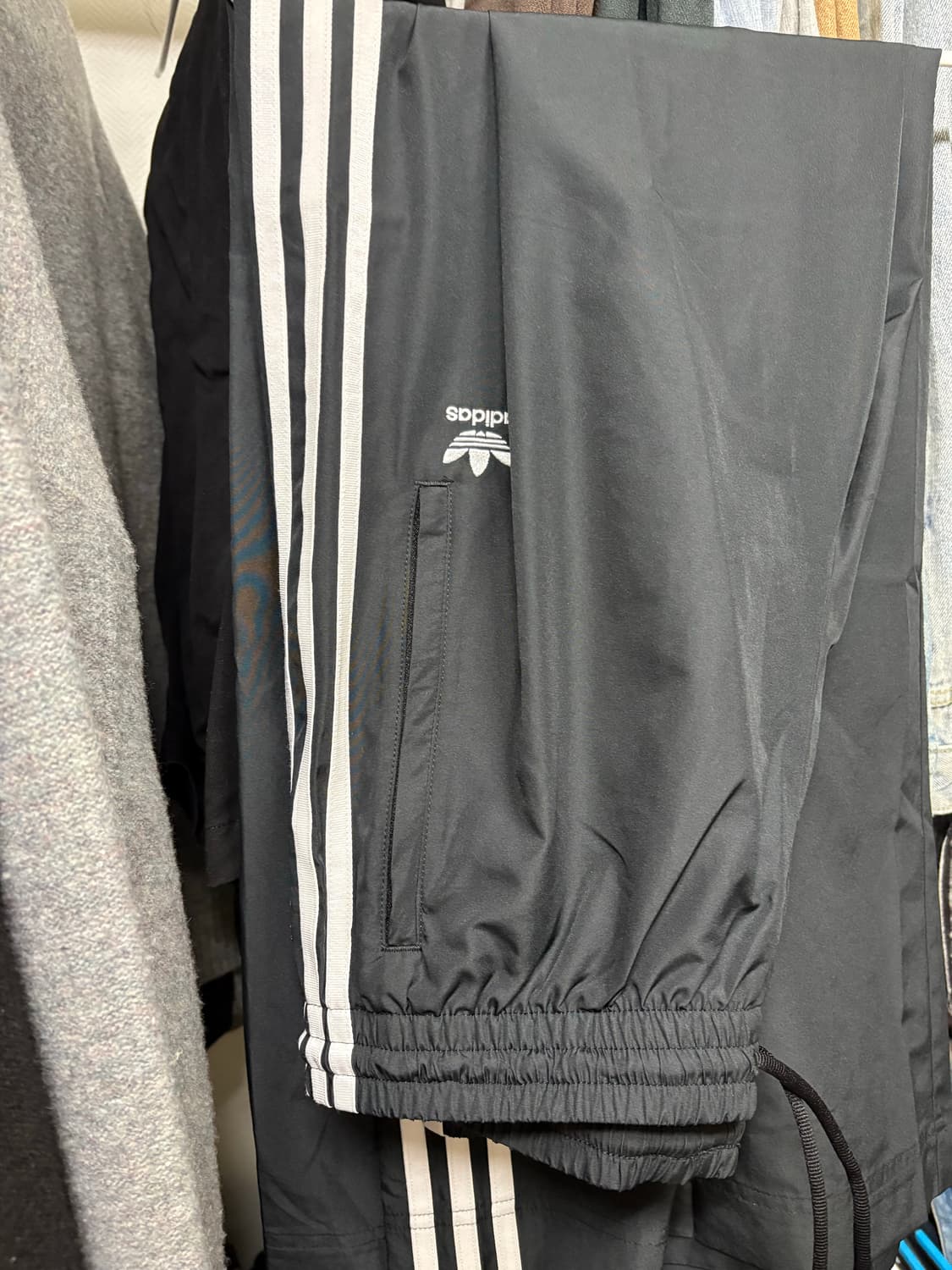 아디다스 아딜레늄 시즌 3 팬츠 상품이미지1