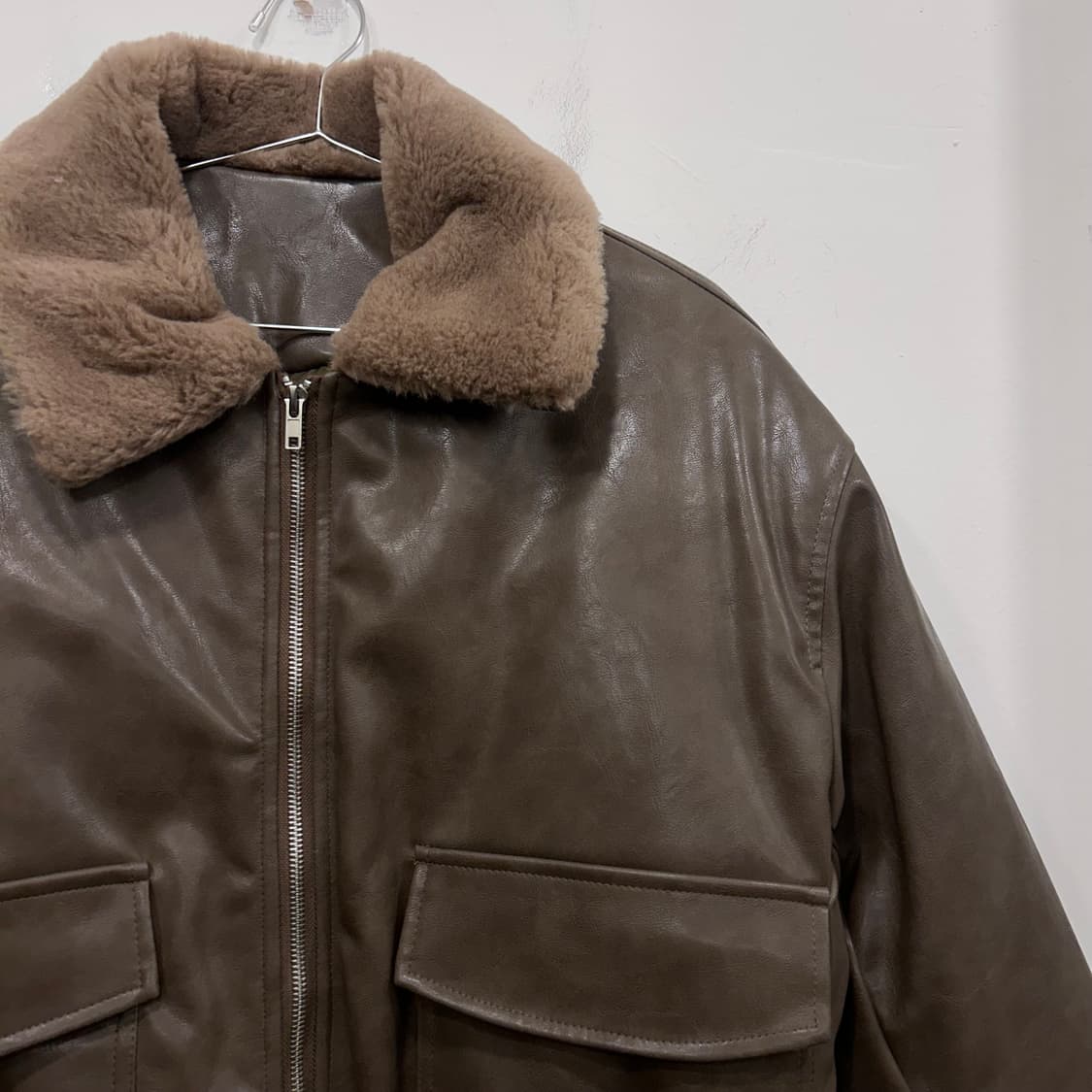 핸드메이드 에코레더 양털카라 누빔 레더 봄버자켓 상품이미지1