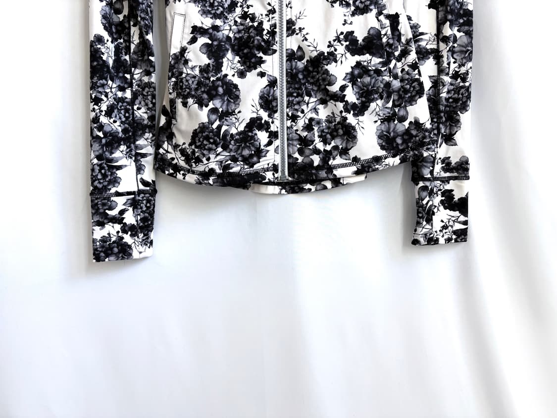 Tech-floral cut line finger-hole top 상품이미지9