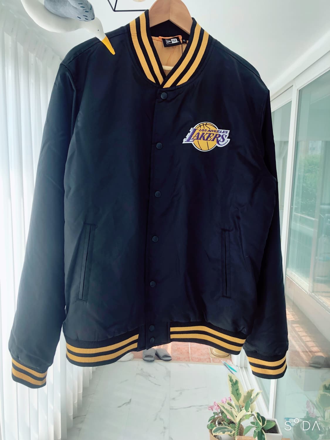 뉴에라 사틴 레이커스 자켓 (새상품) 상품이미지1