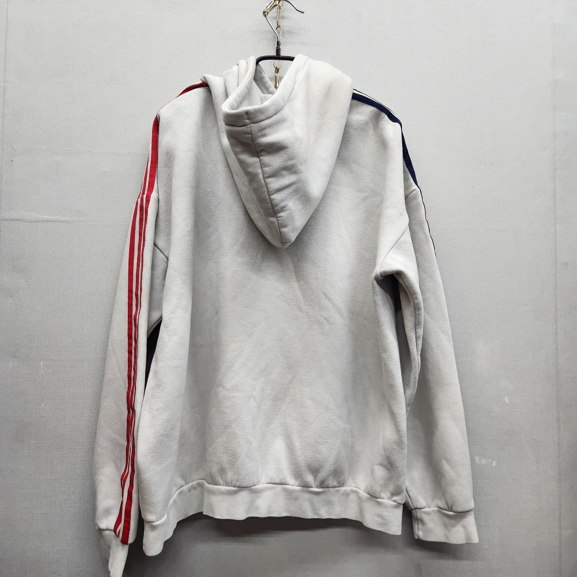 아디다스 언밸런스 삼선 미들로고 후드티 2XL 상품이미지3