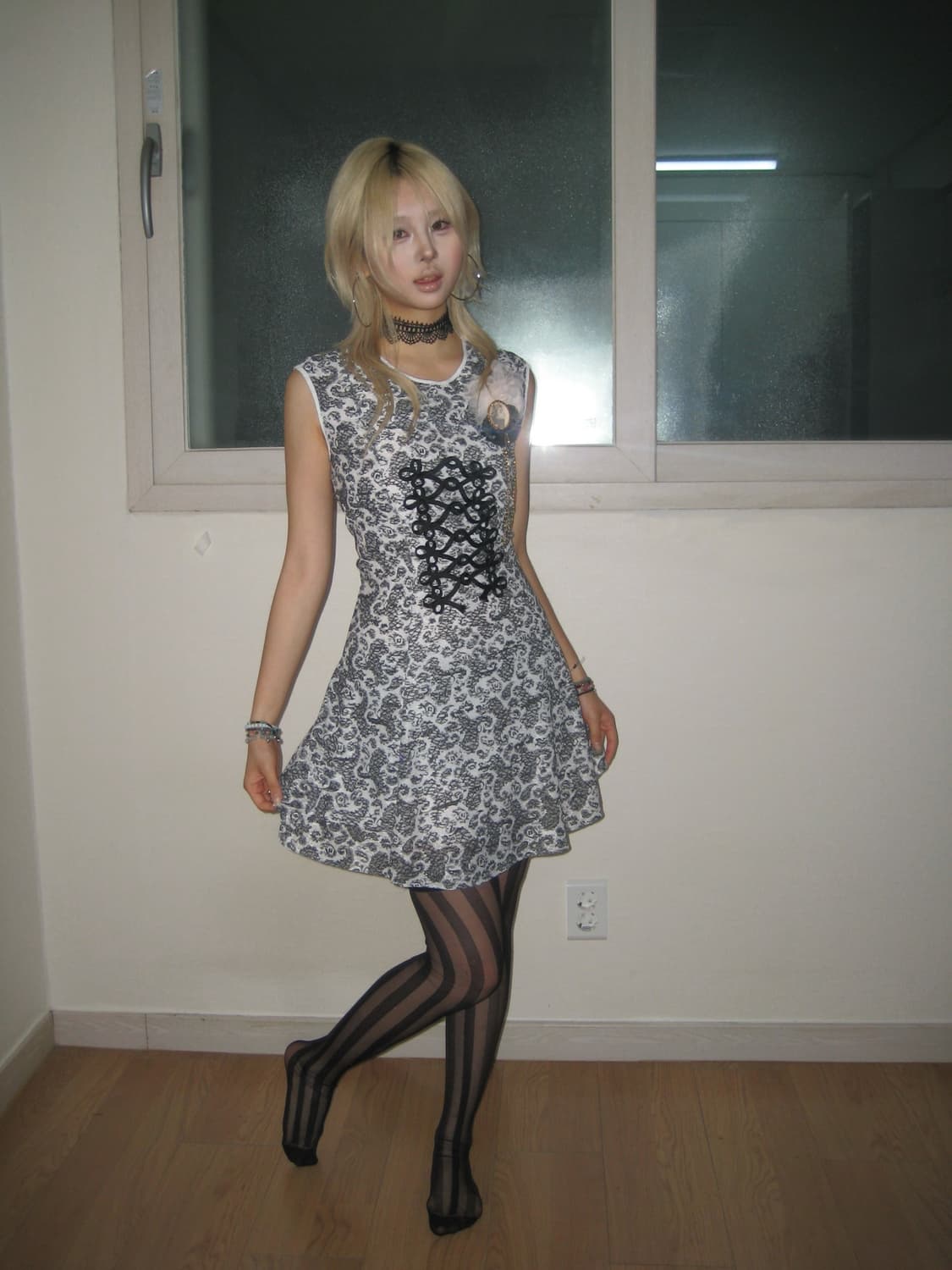 Napoleon Cameo Brooch Lace Mini Dress 상품이미지2