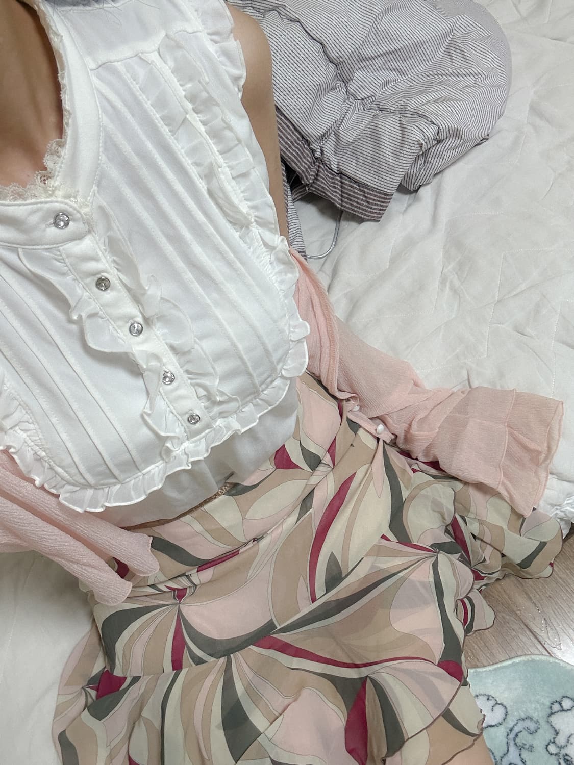 빈티지 러플 보석 화이트 블라우스 달천깔 히메갸루 로걀 라떼 긱시크 고딕 상품이미지1