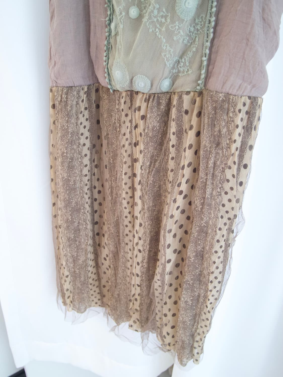 embossing mash layered dress- 상품이미지6