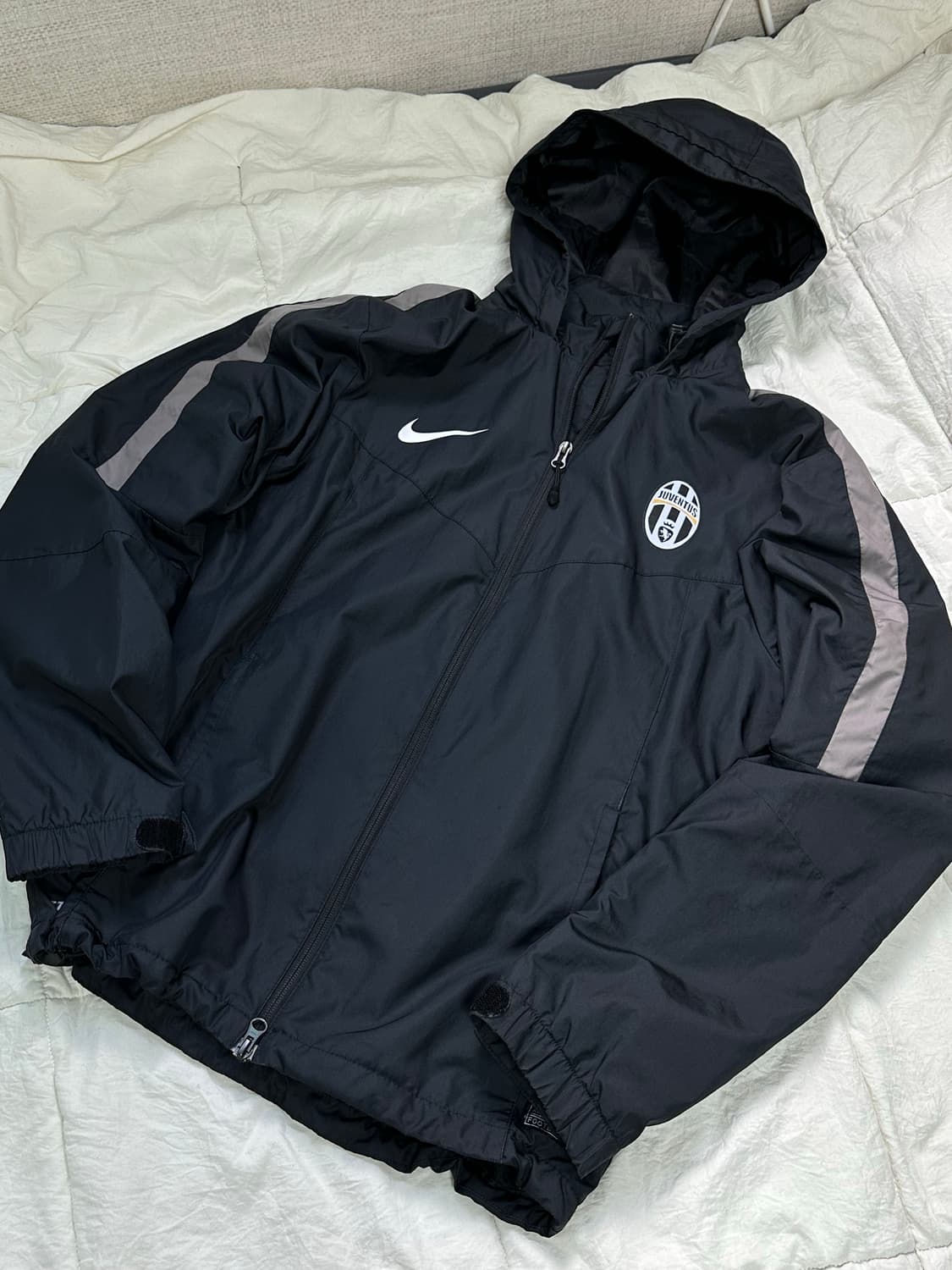 나이키 유벤투스 바람막이 미디움 상품이미지1