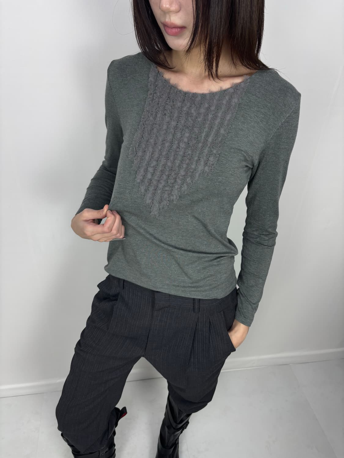 FUZZY LACE DETAIL TOP 상품이미지1