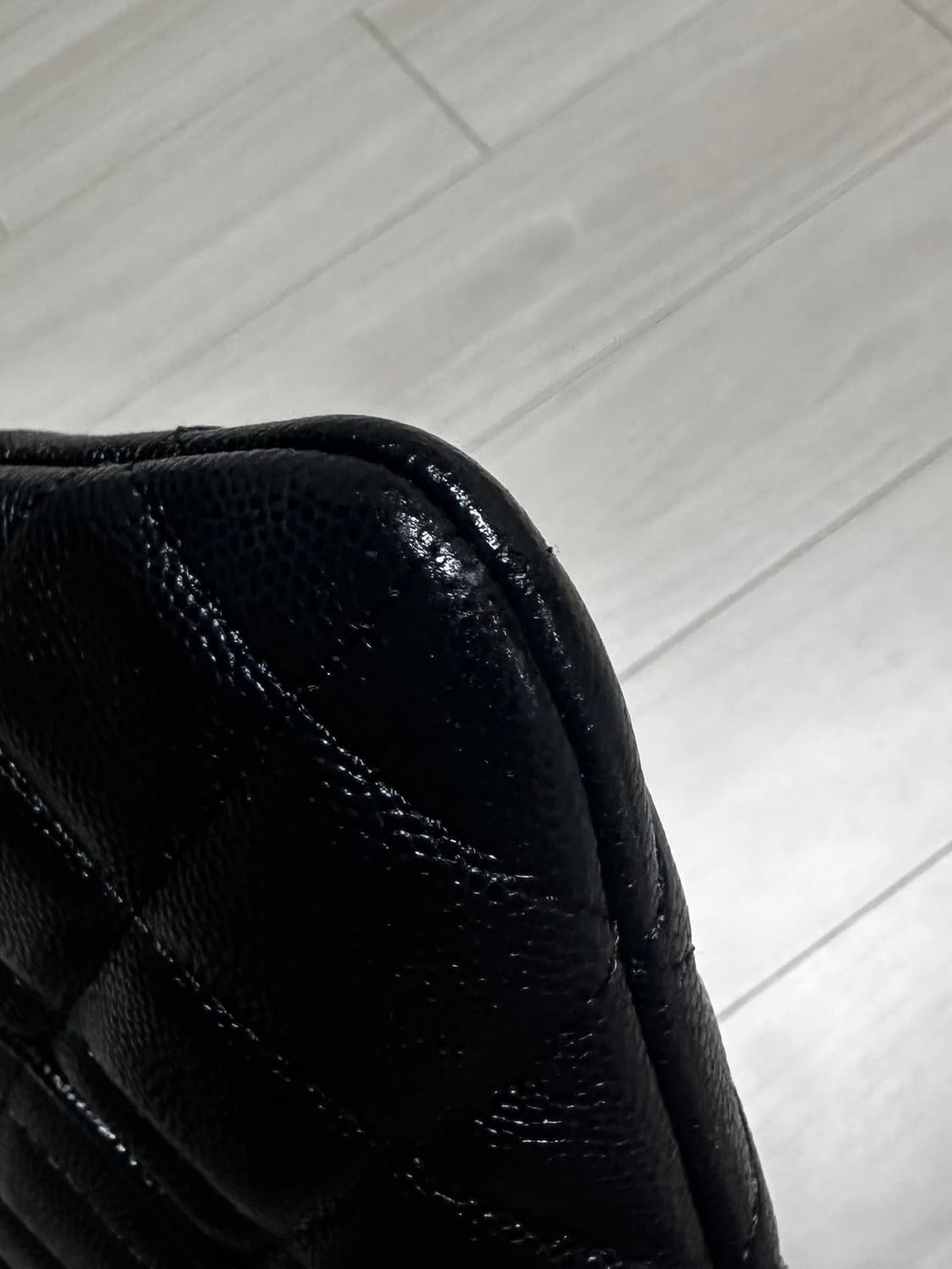 샤넬 캐비어 클러치 미디움 은장 상품이미지9